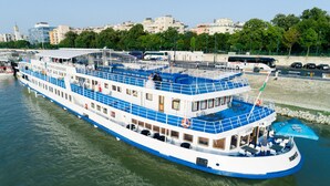Front of property - Fortuna Boat Hotel Budapest (Budapest)