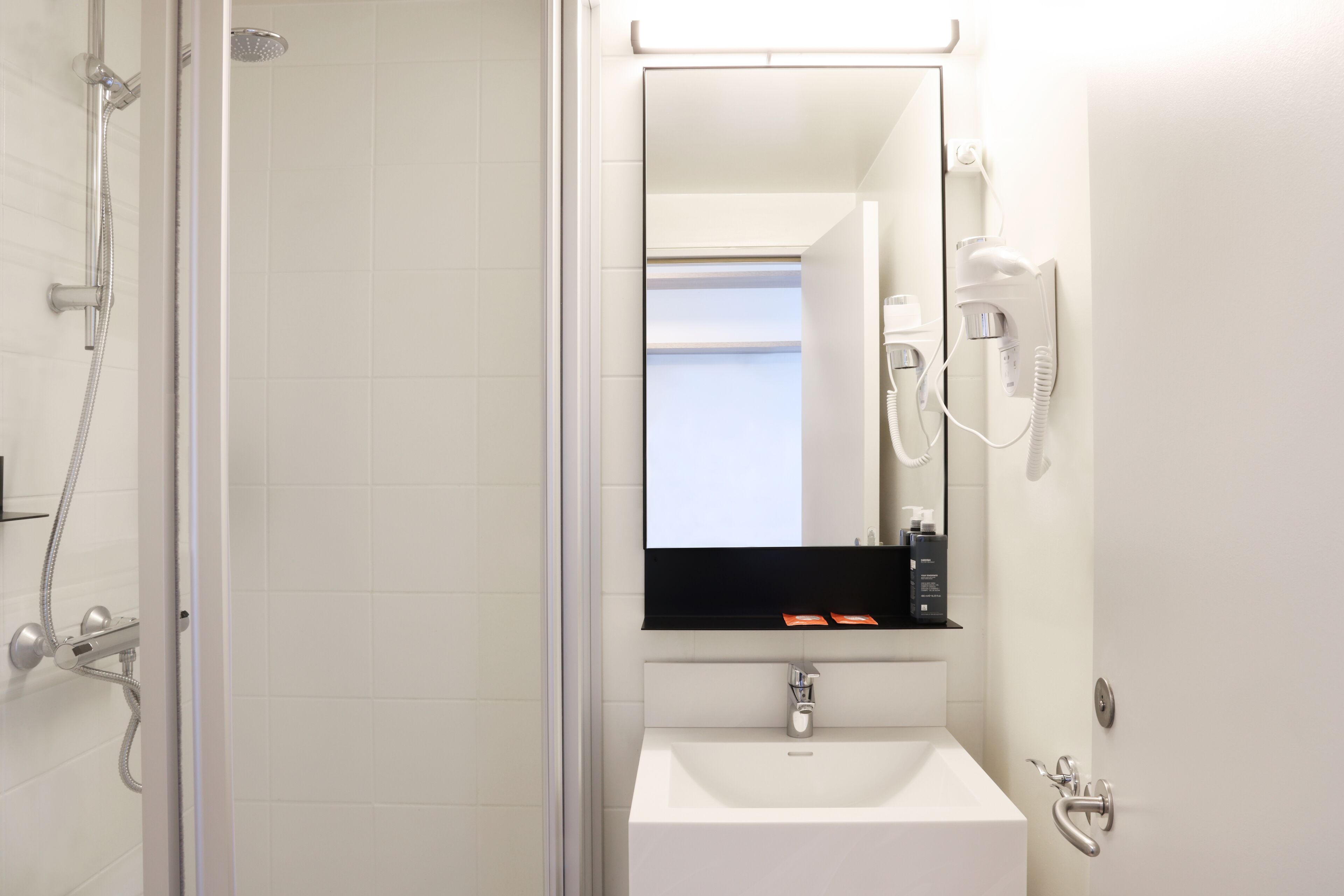 standard double or twin room | bathroom | shower, hair dryer, towels