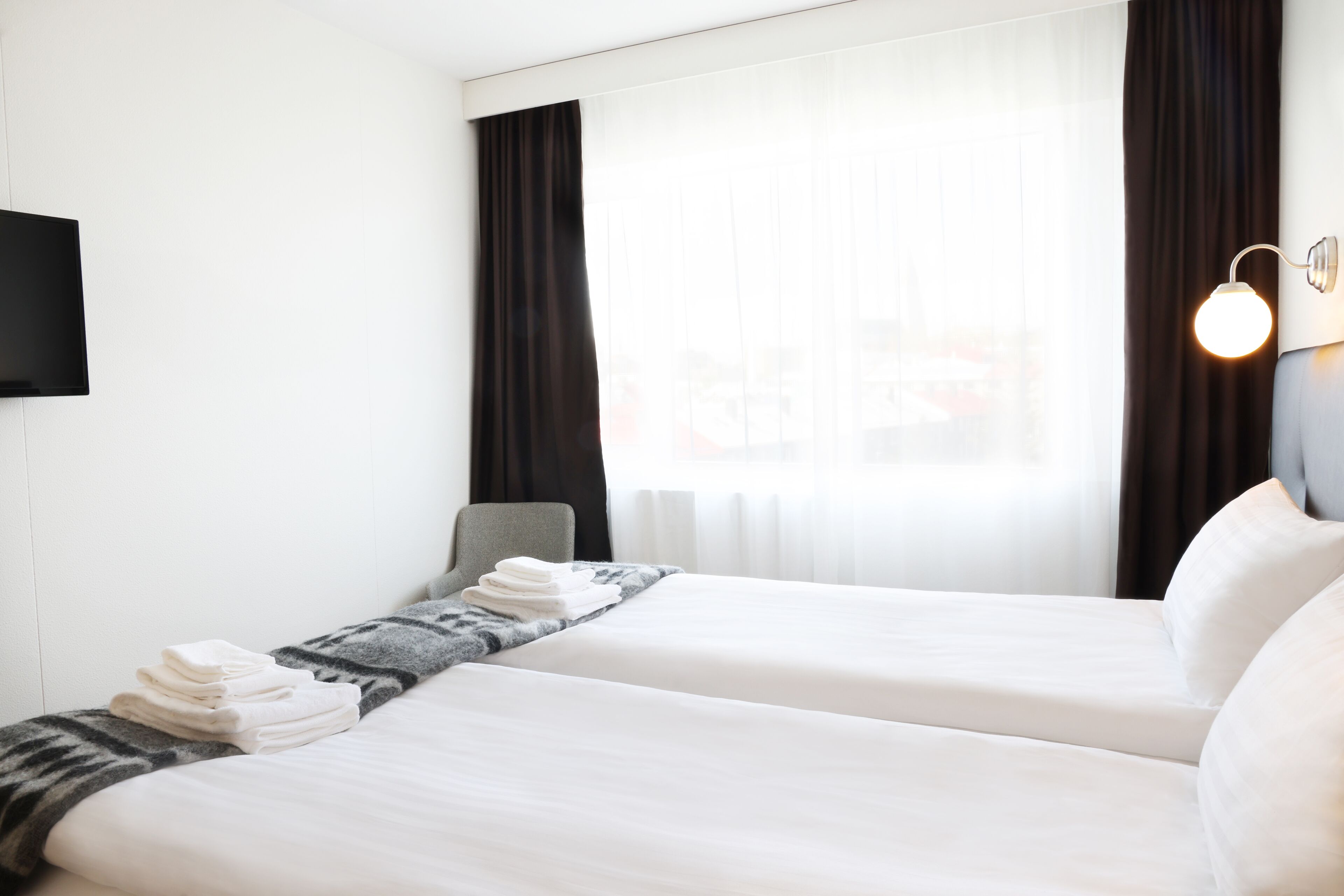 standard double or twin room | in-room safe, desk, free cots/infant beds, free wifi