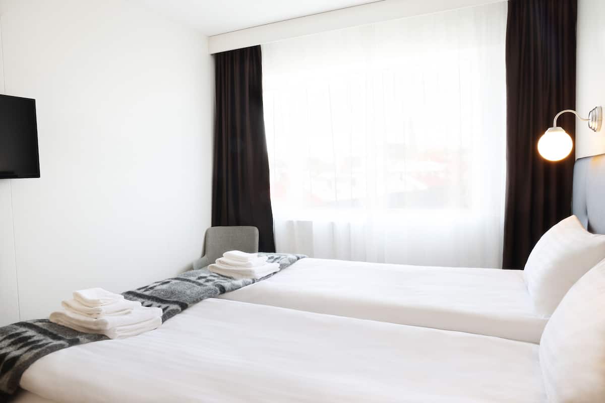 standard double or twin room | in-room safe, desk, free cots/infant beds, free wifi