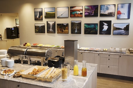 Daily continental breakfast for a fee. Fosshotel Lind