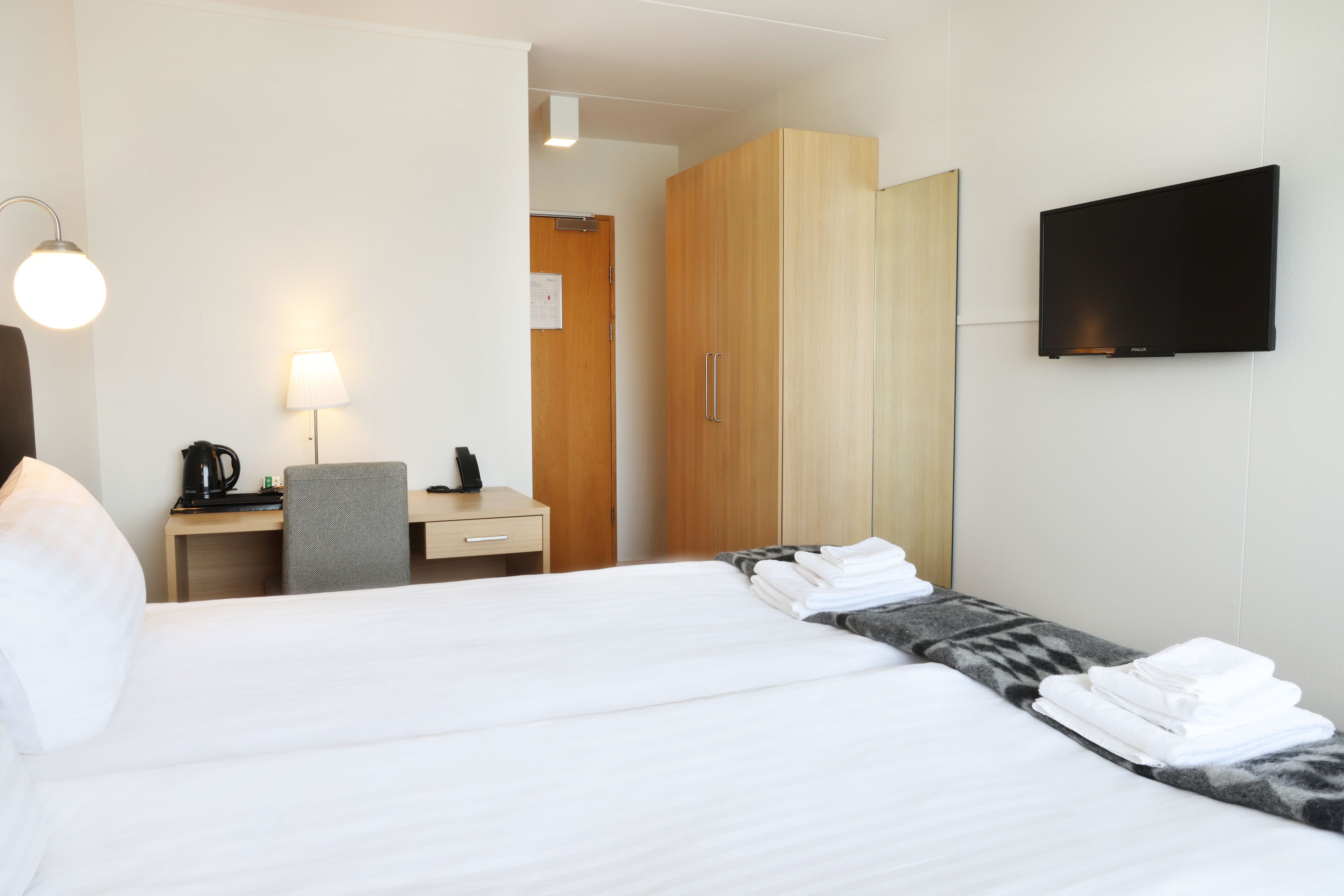 triple room | in-room safe, desk, free cots/infant beds, free wifi