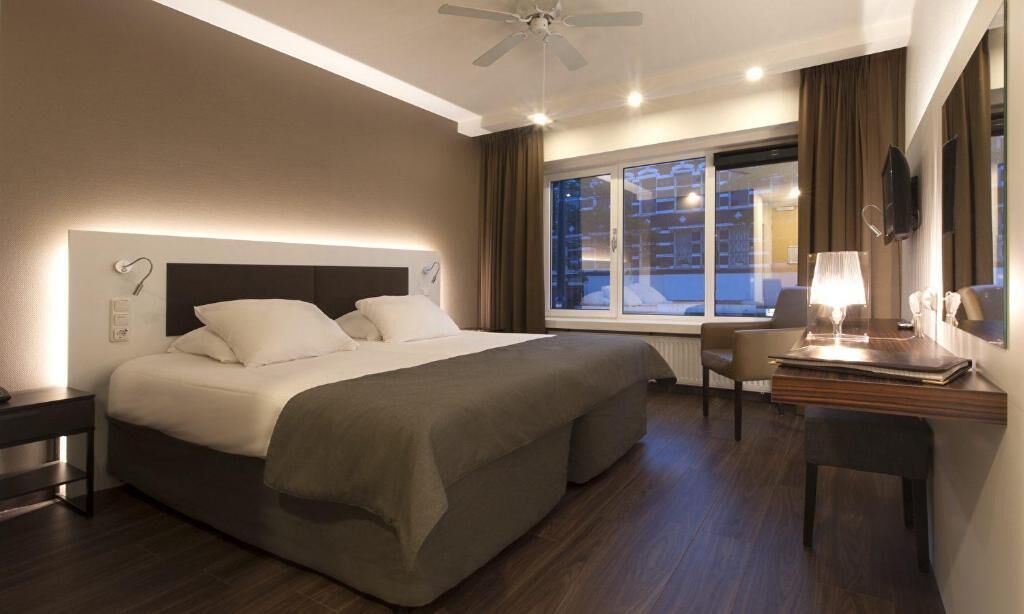 Egyptian cotton sheets, premium bedding, memory-foam beds, in-room safe