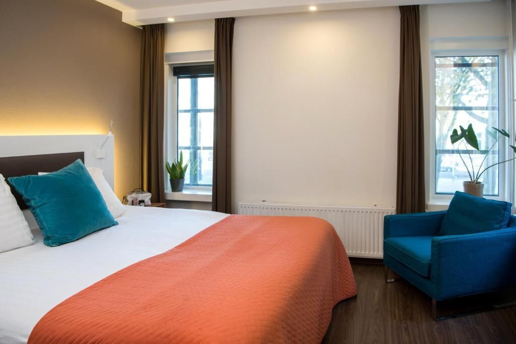 Egyptian cotton sheets, premium bedding, memory-foam beds, in-room safe