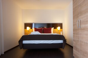 Dobbeltrom – standard | Skrivebord, blendingsgardiner, wi-fi og sengetøy