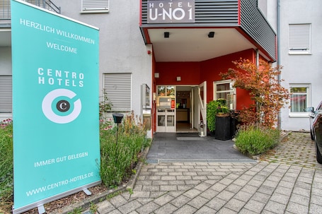 住宿入口. UNO Hotel Stuttgart Großbettlingen