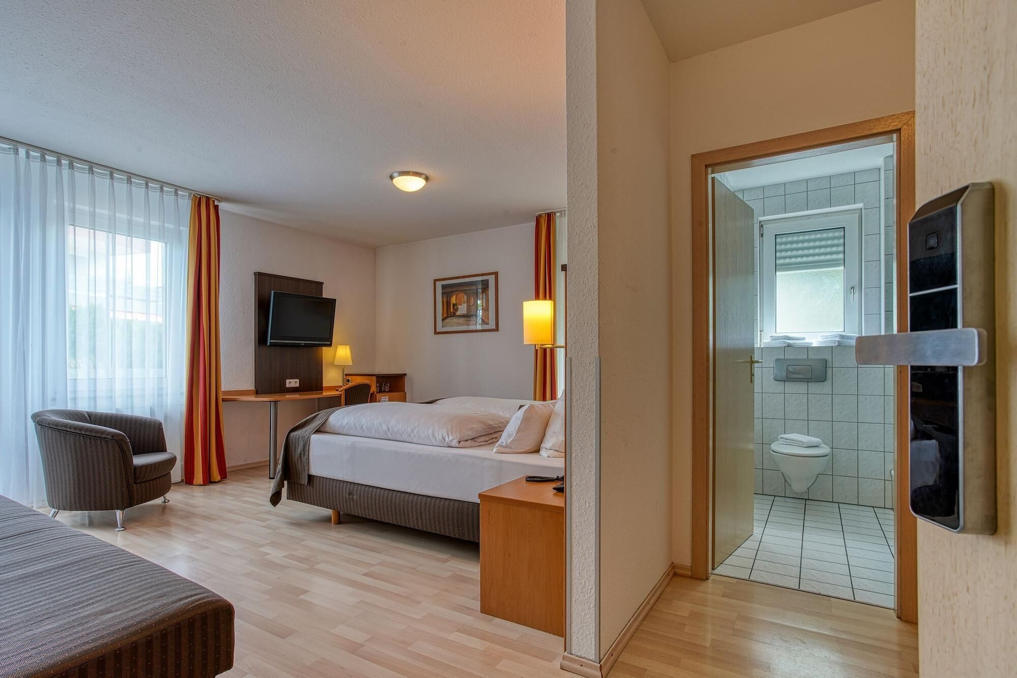 Desk, blackout drapes, WiFi, bed sheets