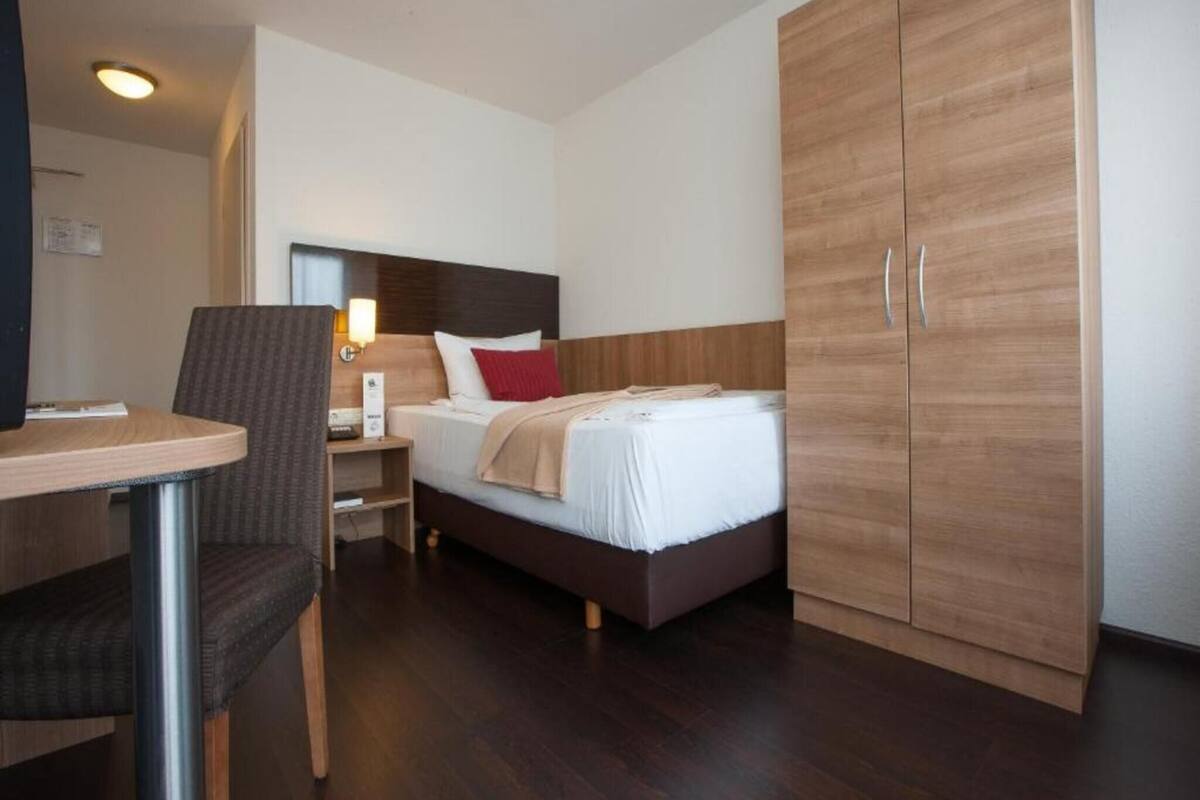Desk, blackout curtains, WiFi, bed sheets