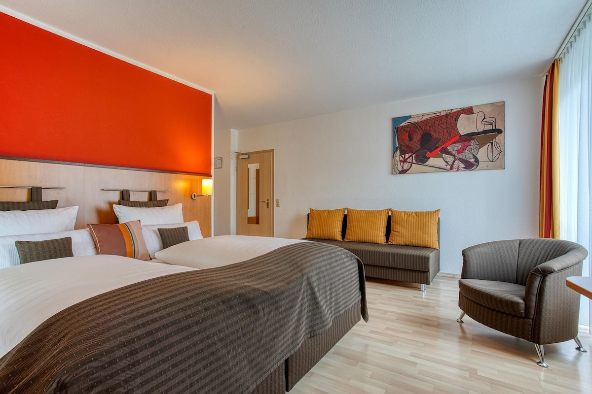 Kahden hengen comfort-huone | Työpöytä, pimennysverhot, Wi-Fi, vuodevaatteet