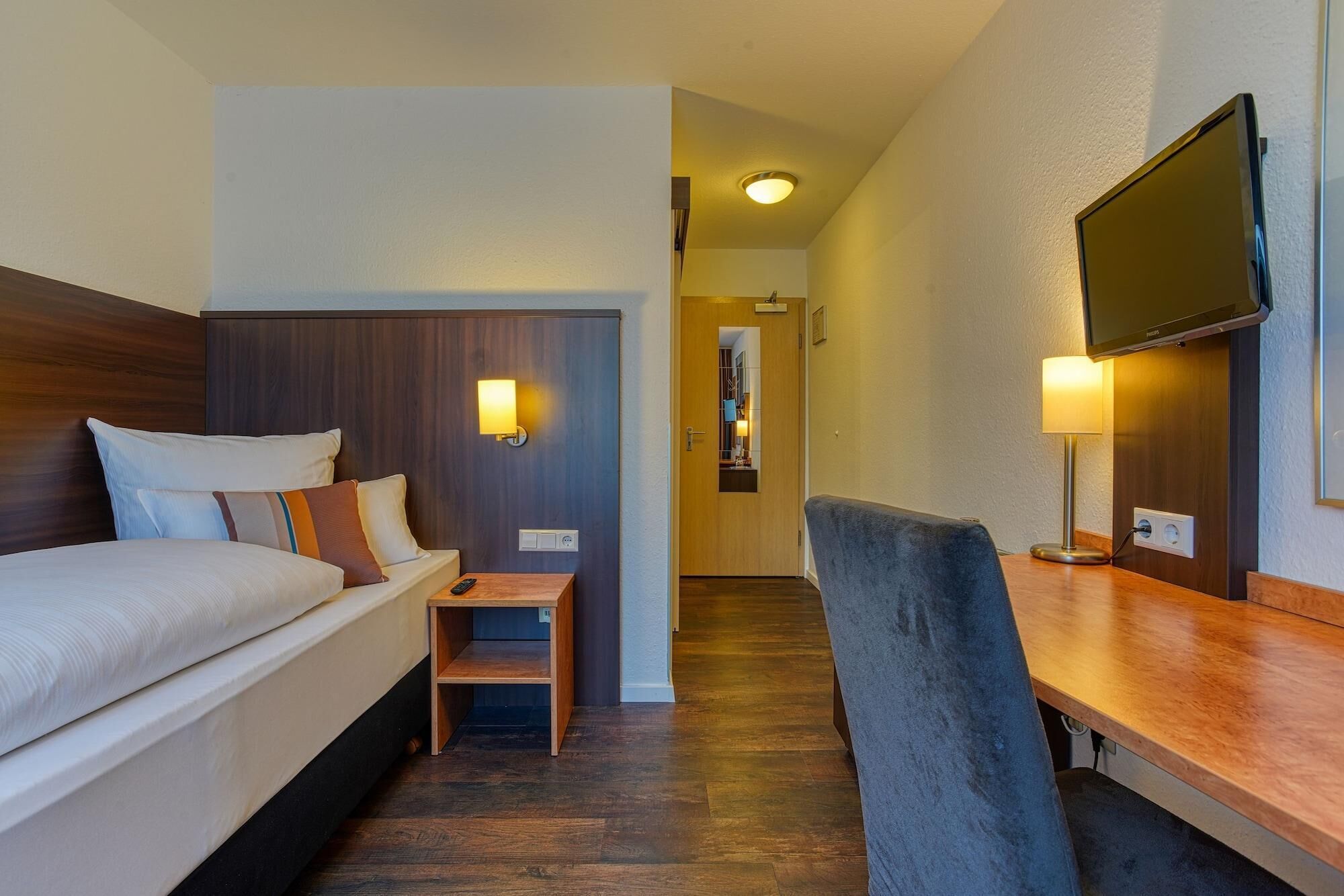 Standard Single Room | Desk, blackout drapes, WiFi, bed sheets