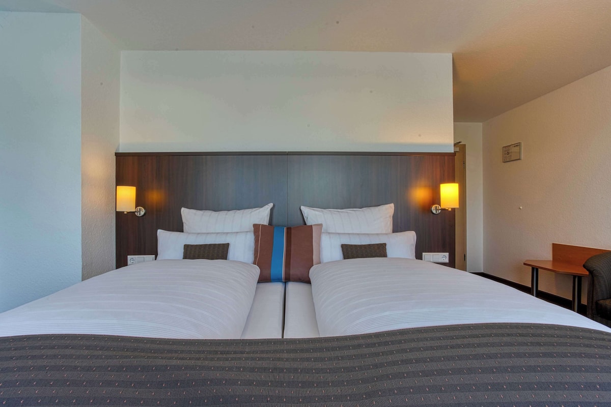 Comfort Room, 2 Katil Bujang (Single) (Plus) | Meja, langsir/tirai gelap terus, Wi-fi, cadar katil
