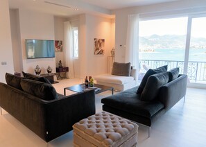 Egyptian cotton sheets, premium bedding, down duvets, minibar