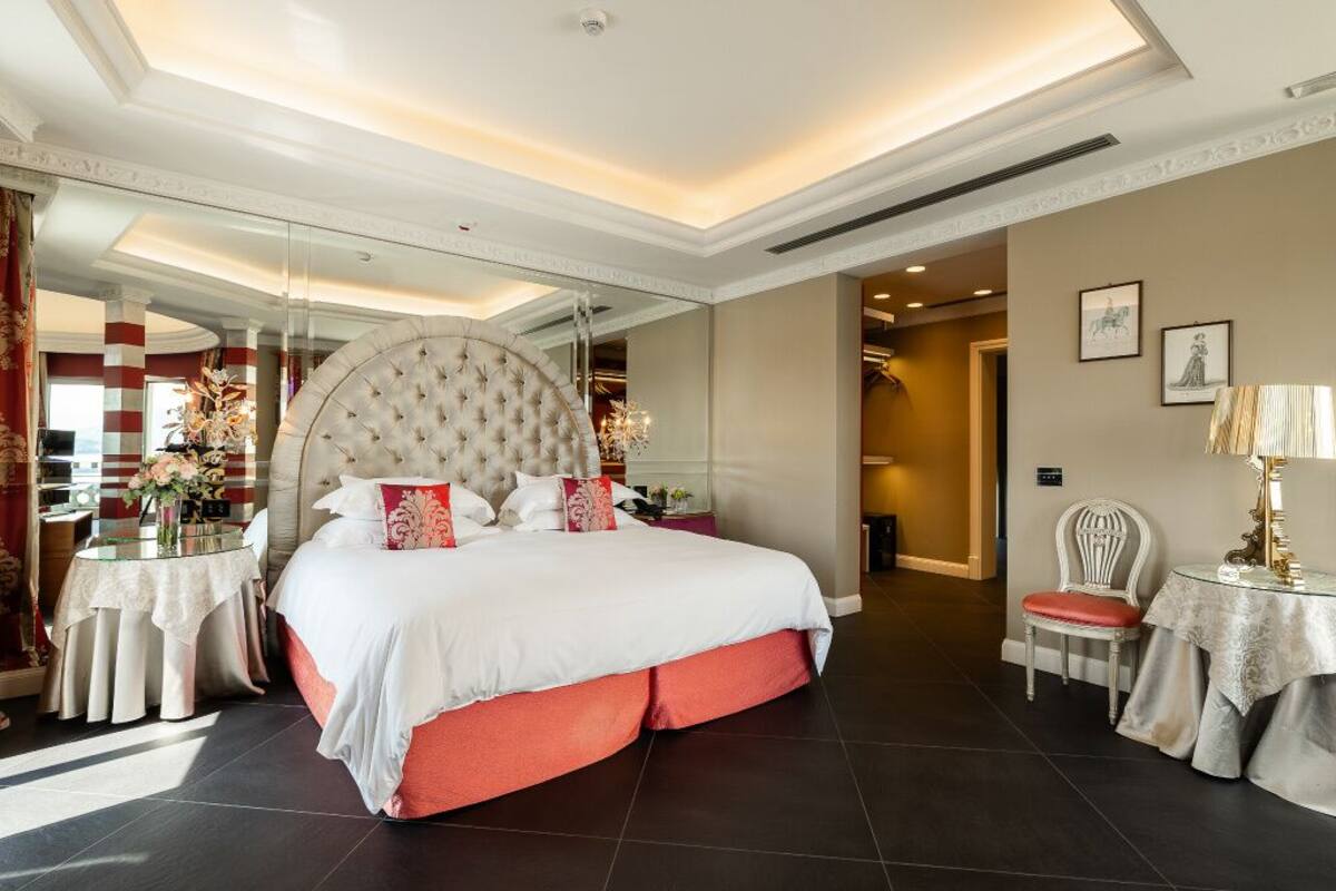 Kamer | Lakens van Egyptisch katoen, luxe beddengoed, donsdekens, een minibar