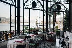 2 restaurants; breakfast, lunch, dinner, and brunch served