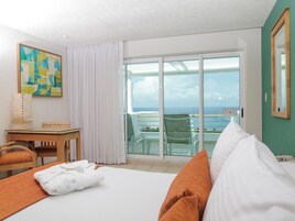 Quarto luxo, sacada, vista para o oceano | Vista para praia/oceano