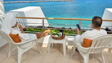 Deluxe Room, Balcony, Ocean View | Terrace/patio