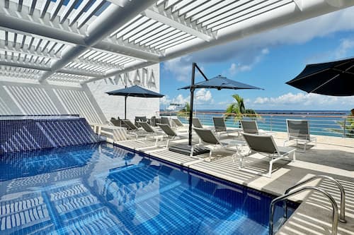 Outdoor pool, pool loungers