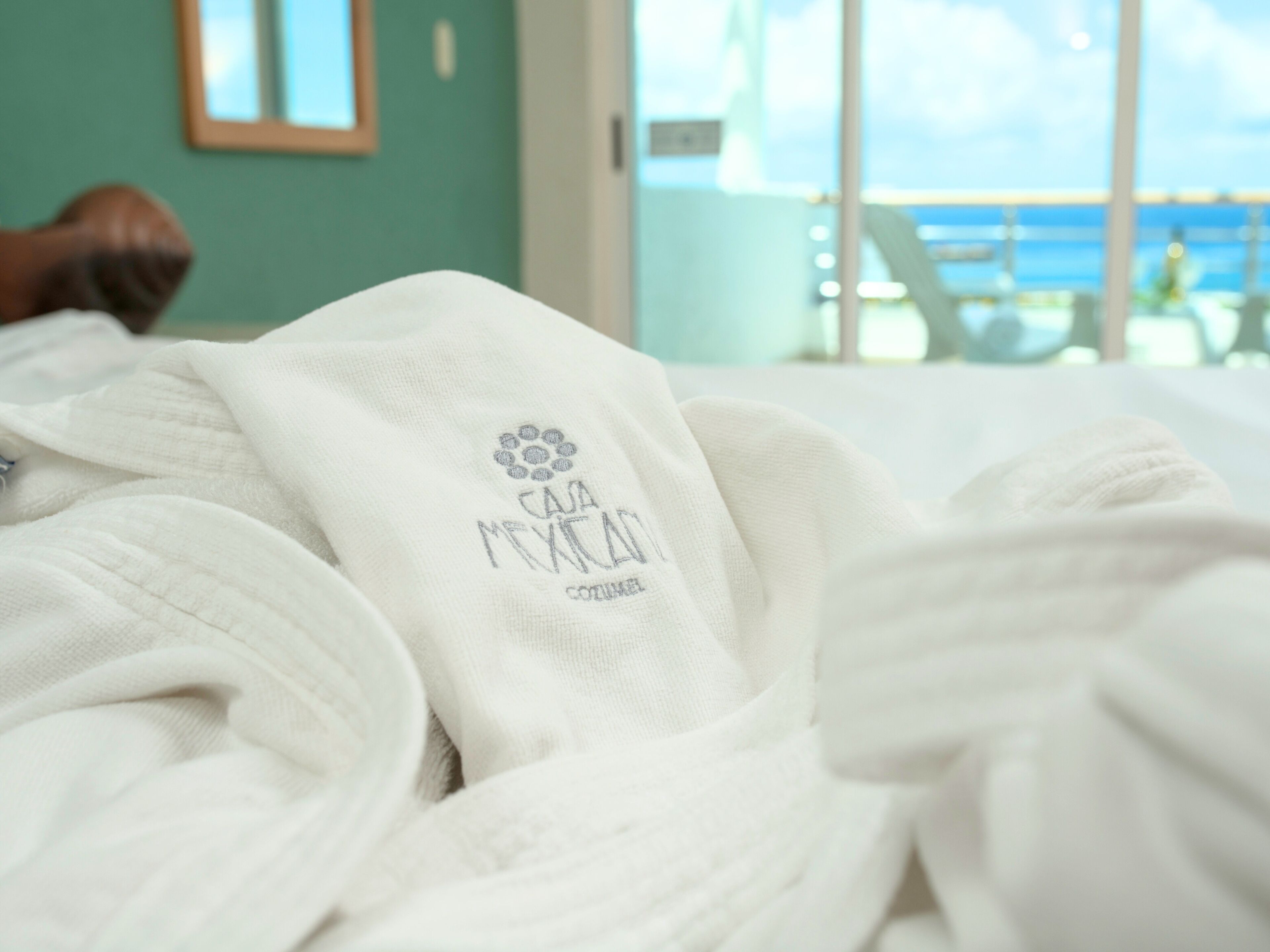 deluxe room, balcony, ocean view | bathroom | combined shower/bathtub, free toiletries, hair dryer, bidet