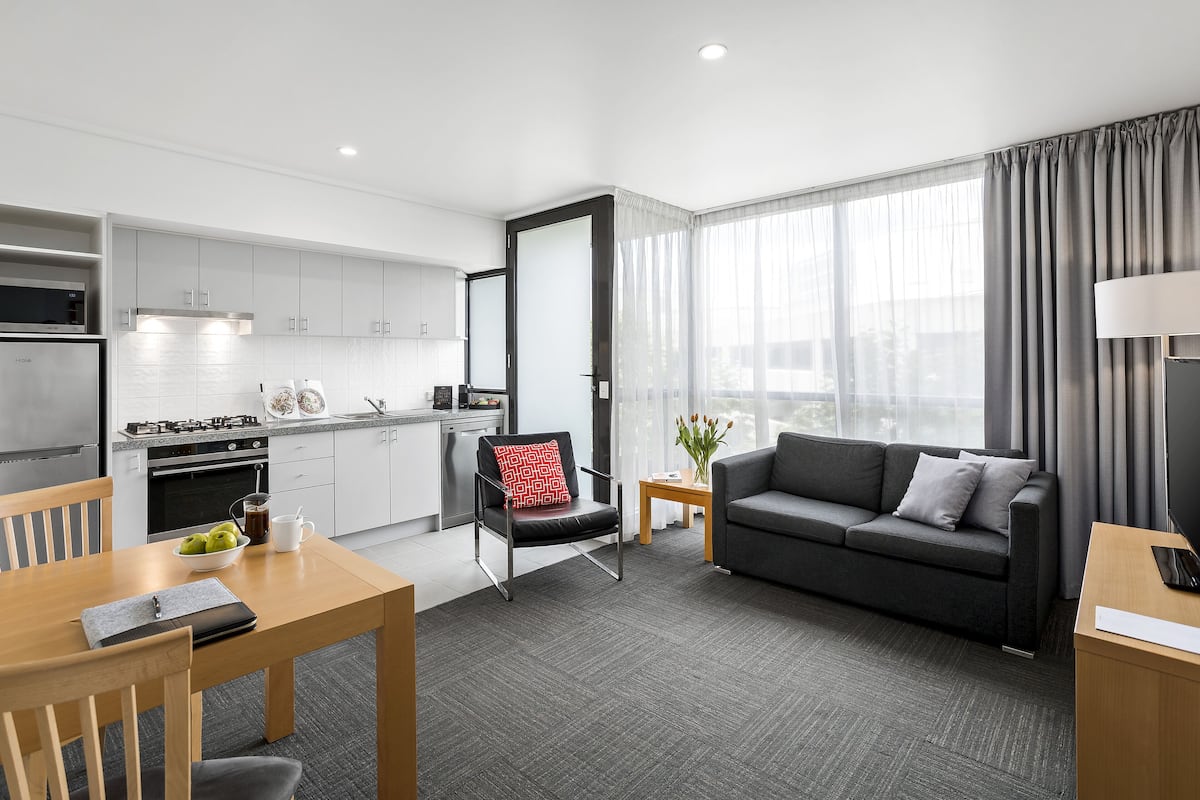 One Bedroom Apartment | 1 bedroom, in-room safe, desk, laptop workspace