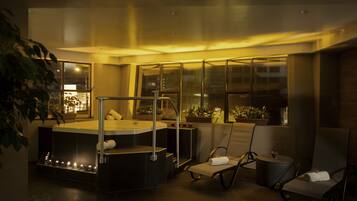 Indoor spa tub