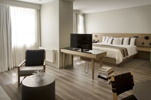 Luxury Room, 1 King Bed | Premium bedding, down duvets, minibar, in-room safe