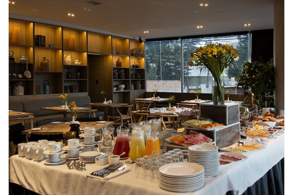 TĂ€gliches inbegriffenes FrĂŒhstĂŒcksbuffet