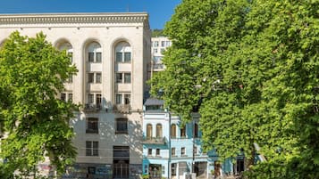 Deluxe Room, 1 King Bed | 1 bedroom, minibar, in-room safe, desk
