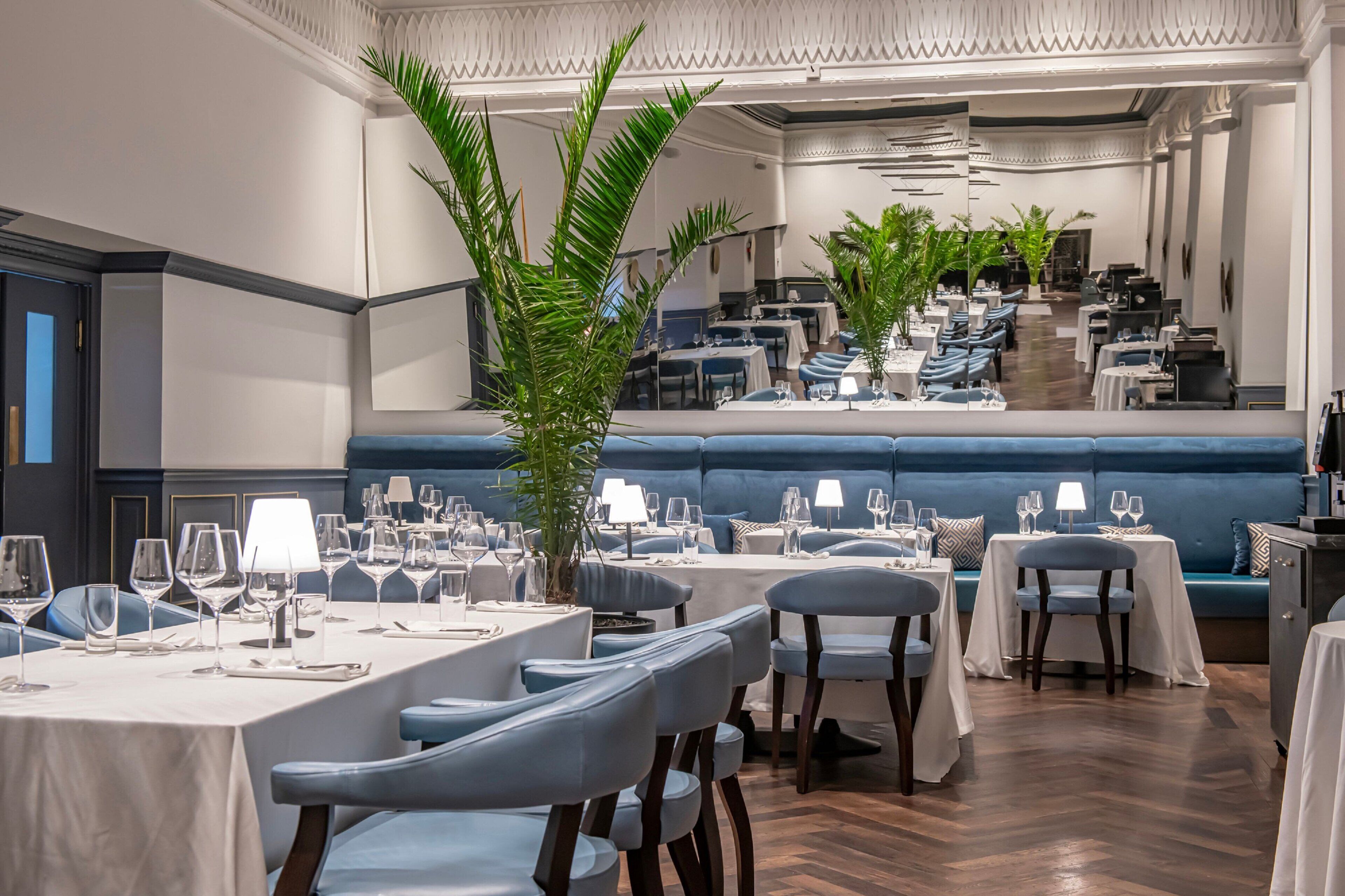 breakfast, lunch, dinner served; international cuisine