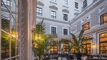 Executive Suite, 1 Double Bed, City View | Terrace/patio