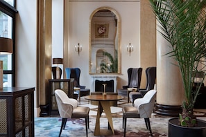 Lobby lounge