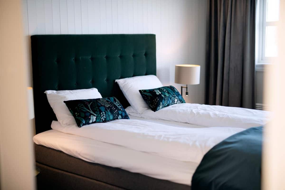 desk, iron/ironing board, cots/infant beds, rollaway beds