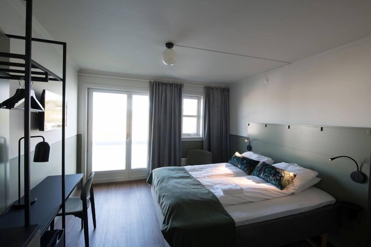 double room | desk, iron/ironing board, cots/infant beds, rollaway beds