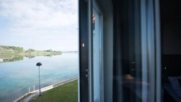 Double Room | Desk, iron/ironing board, cribs/infant beds, rollaway beds