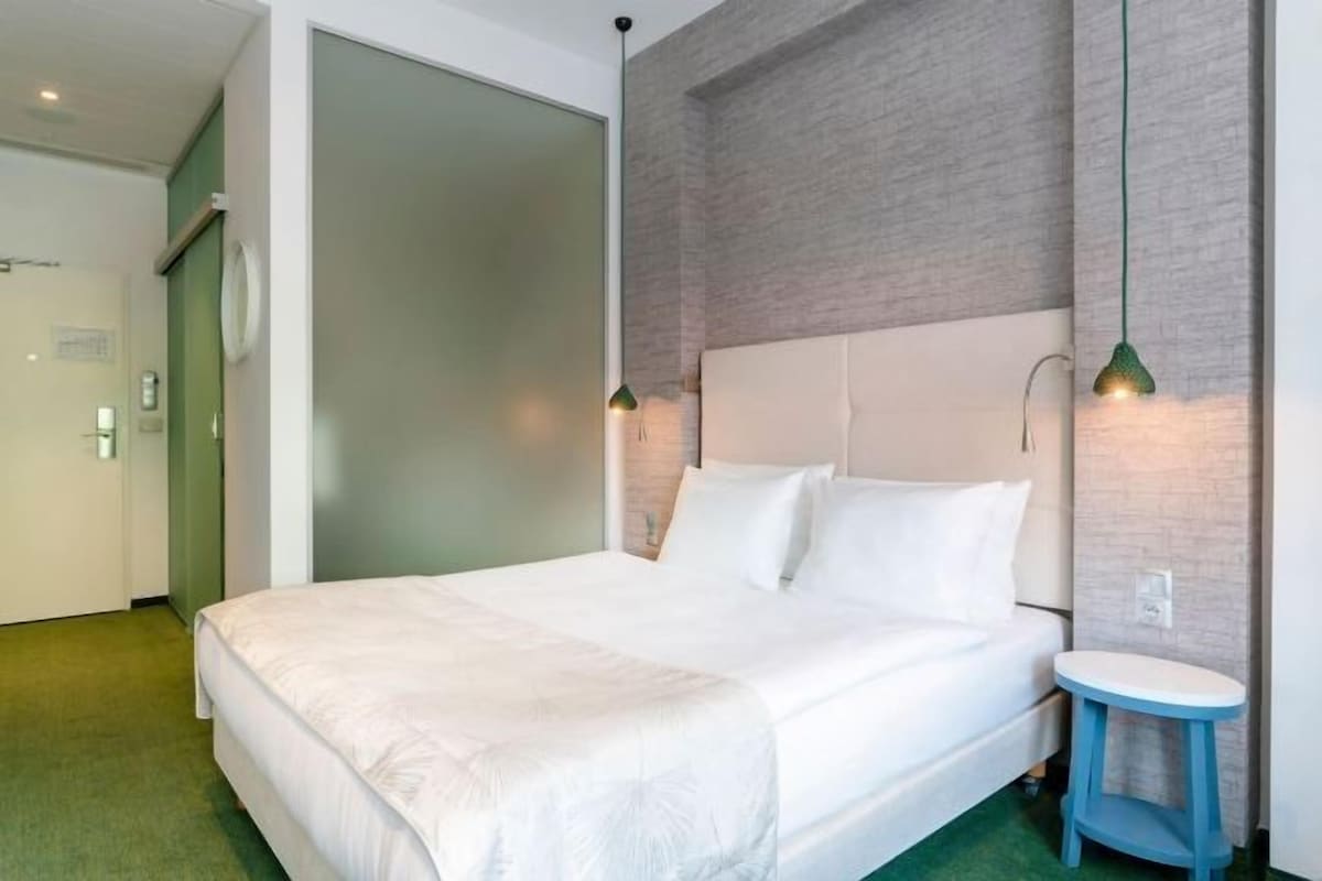 In-room safe, desk, laptop workspace, blackout drapes