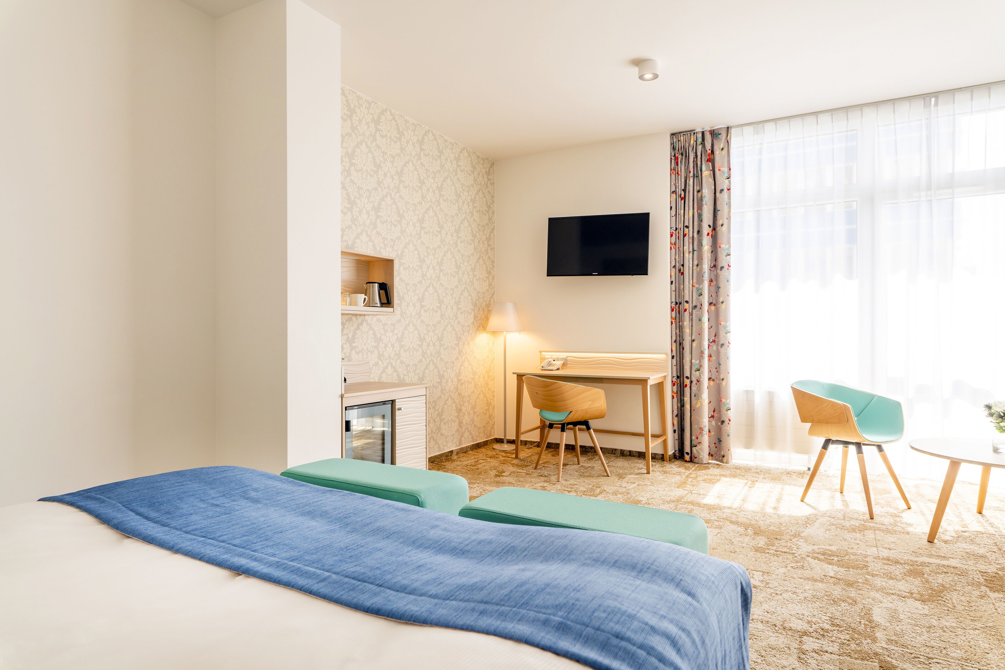 family room | in-room safe, desk, laptop workspace, blackout curtains