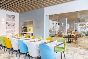 Breakfast, lunch and dinner served - Metropol Hotel (Warsaw)