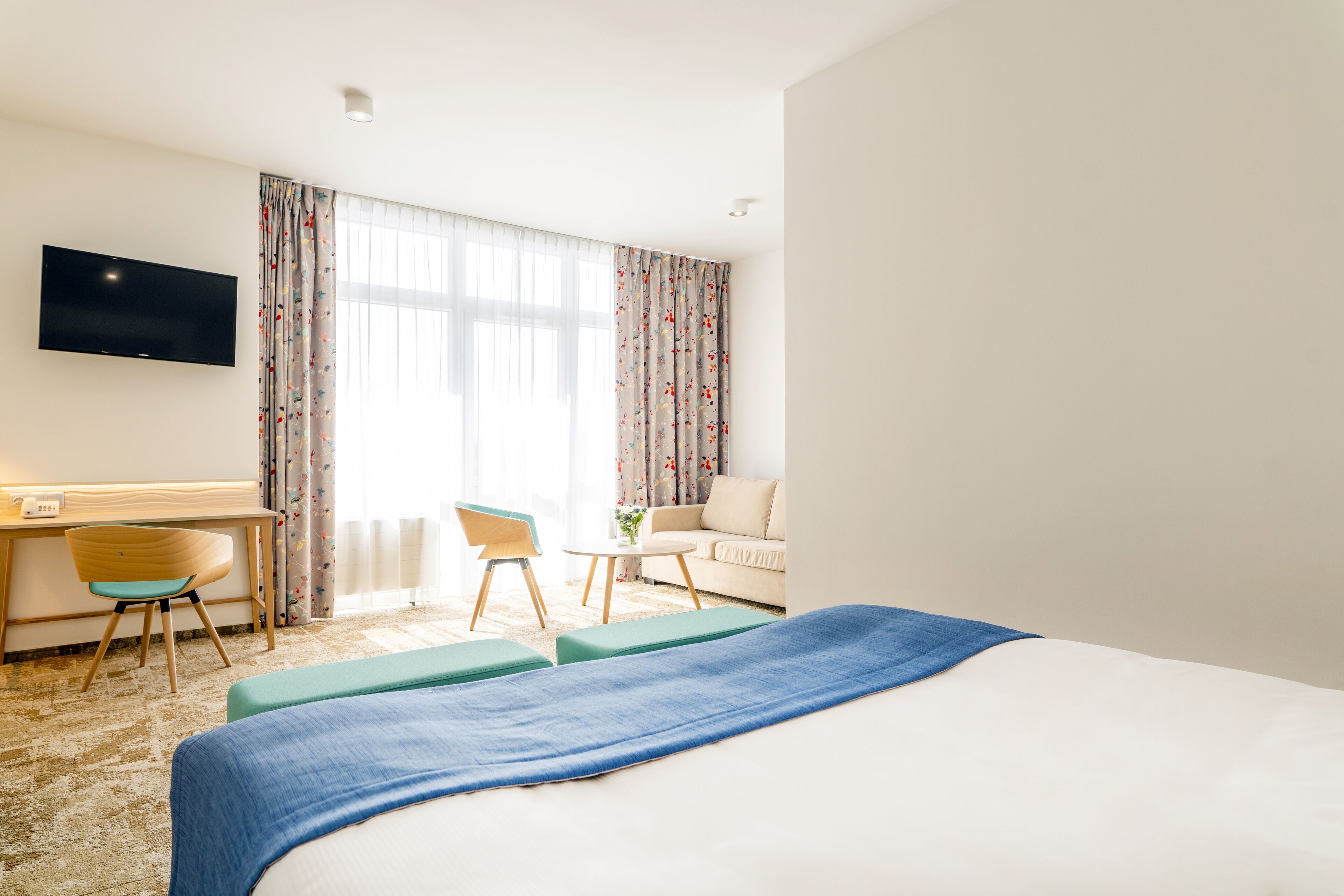 family room | in-room safe, desk, laptop workspace, blackout curtains