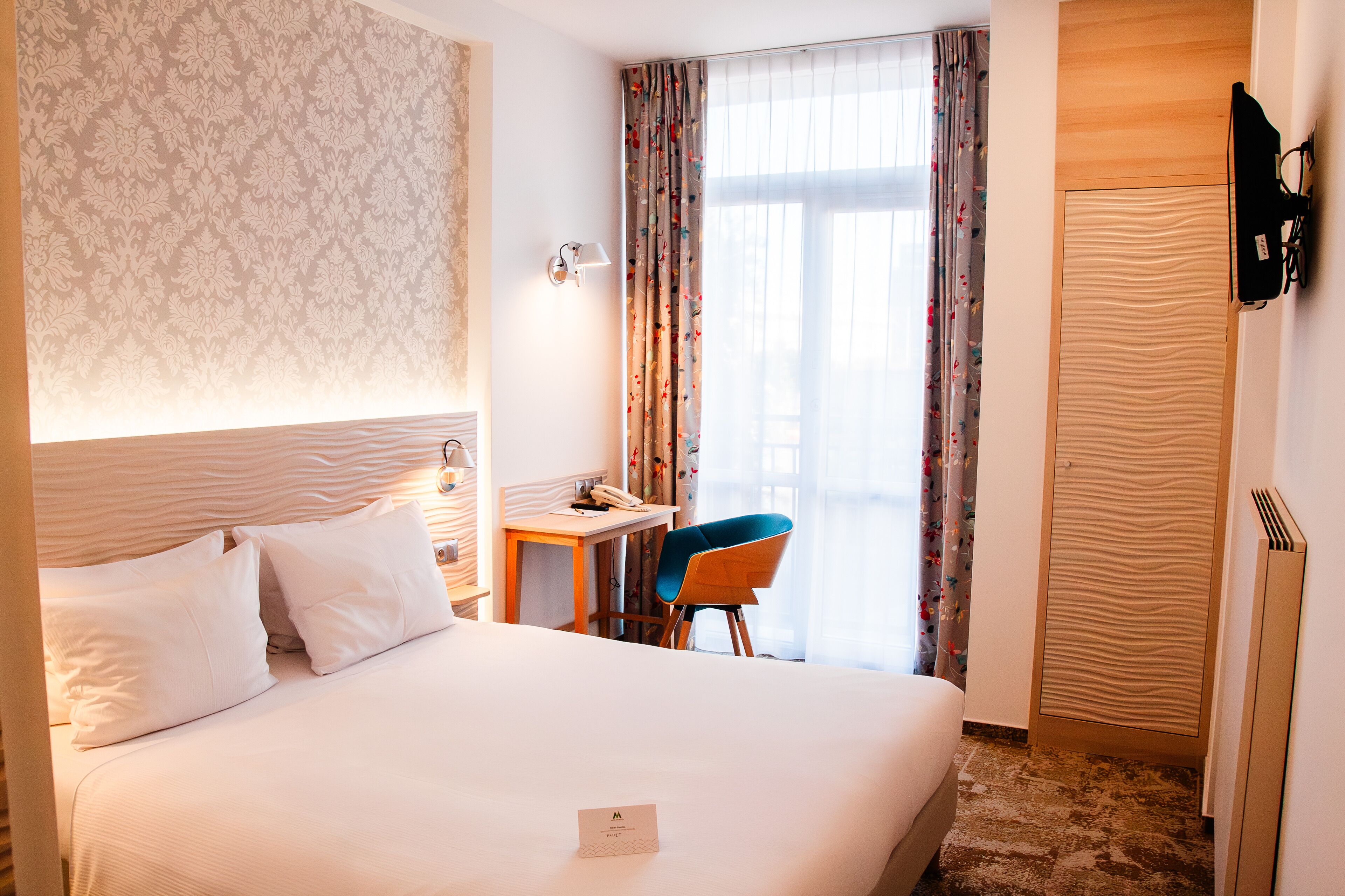 Standard Double Room | In-room safe, desk, laptop workspace, blackout drapes