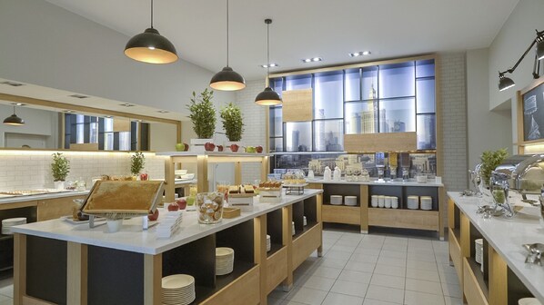 Café da manhã com buffet diário (PLN 55 por pessoa) 