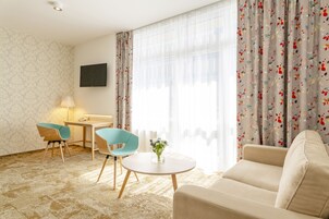 In-room safe, desk, laptop workspace, blackout curtains