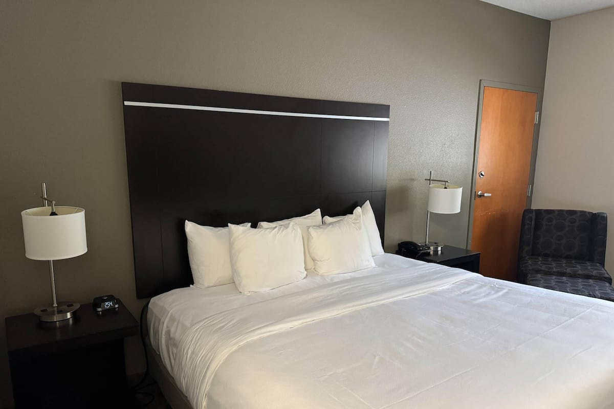 Pillowtop beds, desk, laptop workspace, blackout drapes