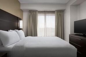 In-room safe, desk, iron/ironing board, free cribs/infant beds - Residence Inn by Marriott Charlotte SouthPark (Charlotte)