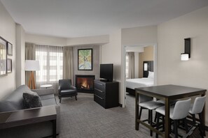 In-room safe, desk, iron/ironing board, free cribs/infant beds - Residence Inn by Marriott Charlotte SouthPark (Charlotte)