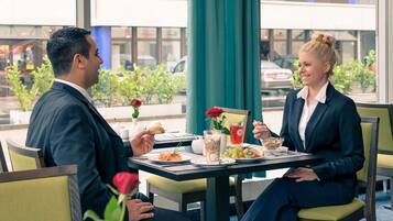 Morgenmadsbuffet hver dag (19 EUR pr. person)