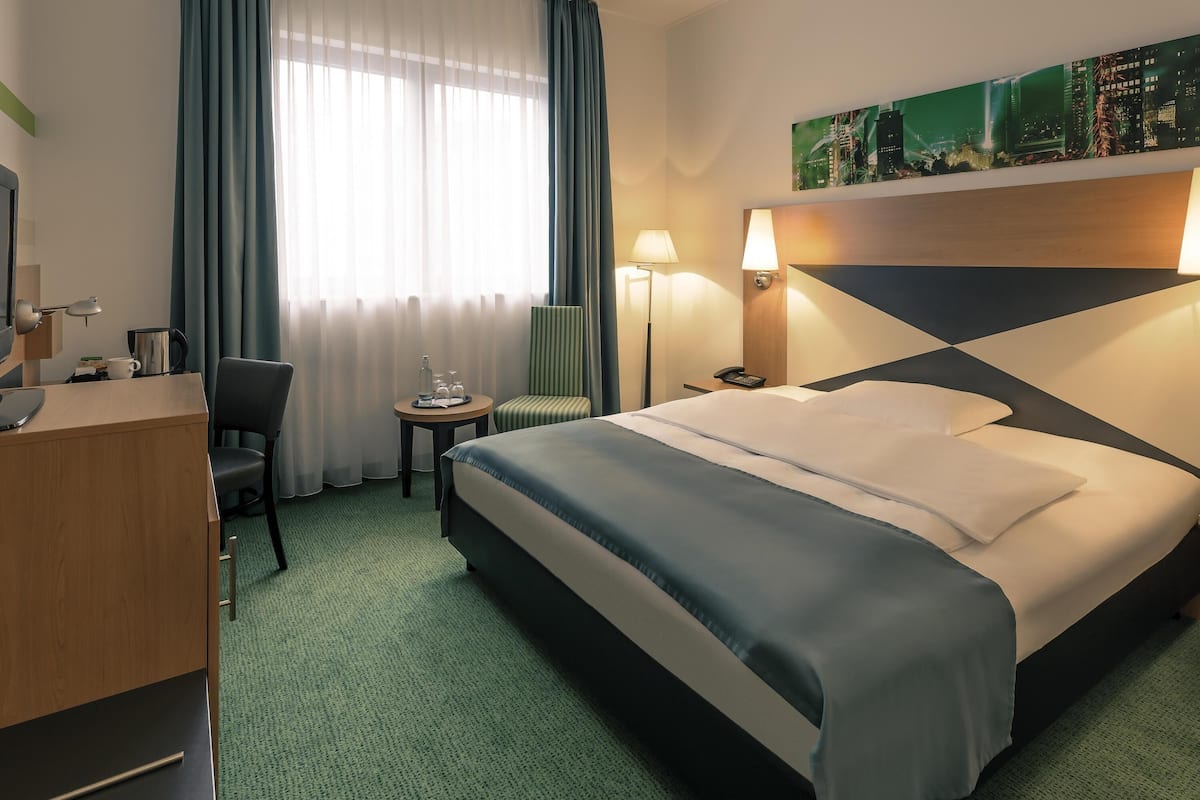 Standardzimmer, 1 King-Bett | Allergikerbettwaren, Minibar, Zimmersafe, Schreibtisch