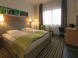 Privilege, Habitación superior, 1 cama doble | Ropa de cama hipoalergénica, minibar, caja fuerte y escritorio