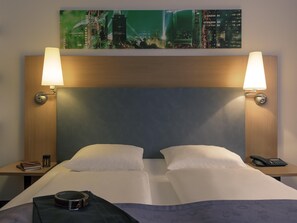 Habitación estándar, 2 camas individuales | Ropa de cama hipoalergénica y minibar