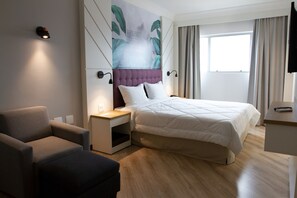 Premium Double Room | Minibar, in-room safe, desk, laptop workspace - Bristol International Airport Hotel (Guarulhos)