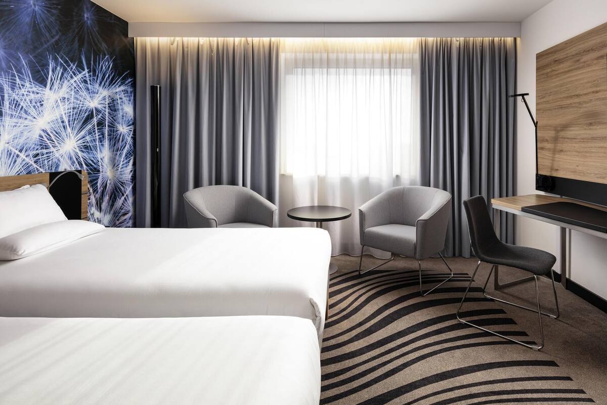 Executive Room, 2 Single Beds | Hypo-allergenic bedding, desk, laptop workspace, blackout curtains