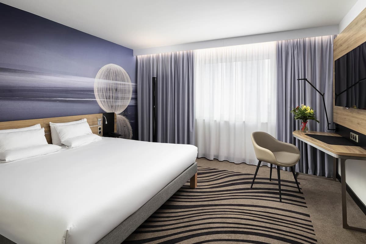 Superior Room, 1 Queen Bed (Modern and Trendy)